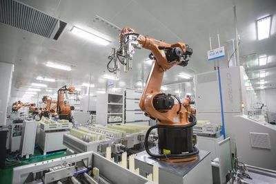 湖南省委副书记乌兰考察桑顿新能源，强调支持科技创新与成果转化